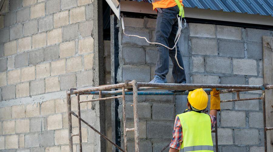 Professional gutter cleaning in Honeydew, CA